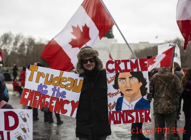 总理 Trudeau 要提前下台? 民调支持其选举前辞职! 华人网友拍手叫好!